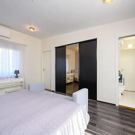 Family Retreat With A Sauna In The Centre *