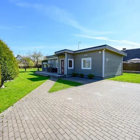 Family Retreat With A Sauna In The Centre Appartement Kuressaare