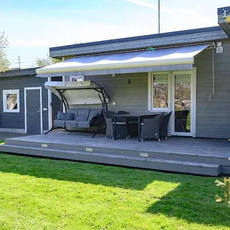 Apartment Family Retreat With A Sauna In The Centre Kuressaare