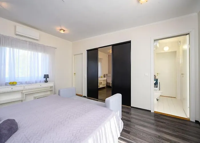 Family Retreat With A Sauna In The Centre *