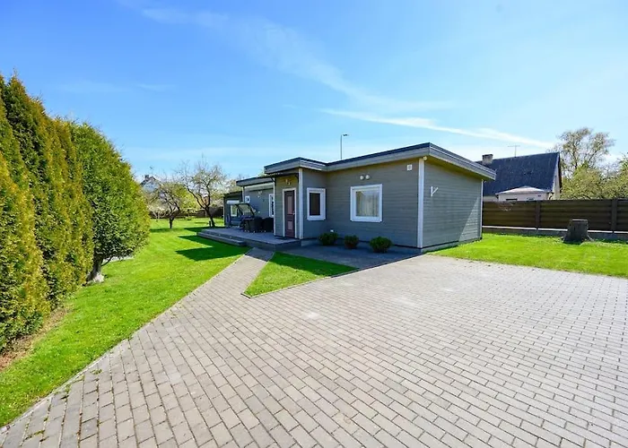 Family Retreat With A Sauna In The Centre Appartement Kuressaare